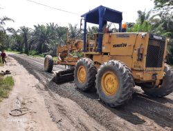 Lapor Pak Bupati ! Program Haroan Bolon Kecamatan Bandar Masilam Perbaikan Jalan Provinsi Dengan Hotmix Sedang Dikerjakan