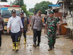 Gerak Cepat, Bupati Simalungun Tinjau dan Beri Bantuan Masyarakat Terdampak Banjir di Kecamatan Dolok Batu Nanggar