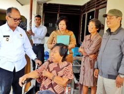 Pemkab Simalungun Bantu Kursi Roda Kepada Suratma Penyandang Disabilitas