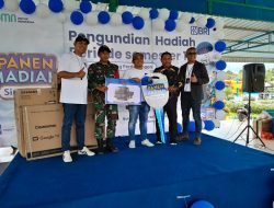 1 Unit Mobil Pick Up Dan 2 Unit Motor Matic Jatuh Ketangan Nasabah BRI Dalam Gelar Undian Panen Hadiah Simpedes Semester I 2024