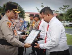 Kapolres Batu Bara Berikan Penghargaan Kepada Personil Satres Narkoba