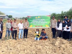 Polsek Indrapura Bersama PT Moeis Laksanakan Penanaman Jagung Serentak Kuartal III