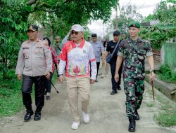 Bupati Simalungun Bersama Kapolres dan Dandim 0207/Sml Tinjau Rumah Warga yang Rusak Pasca Bencana Angin Puting Beliung