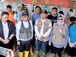 Bupati Simalungun, Dr H Anton Achmad Saragih Serahkan Bantuan Kemanusiaan Kepada Korban Bencana di Tapteng