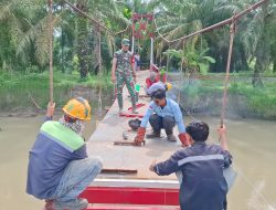 Rekonstruksi Jembatan Gantung Sungai Bahapal Desa Kandangan Batu Bara Oleh TNI Angkatan Darat Diprediksi Rampung Sebelum Lebaran